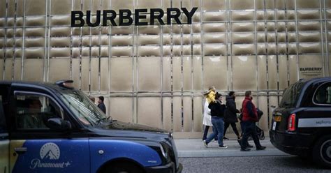 Burberry, acquisizione in Italia per 21 milioni di euro